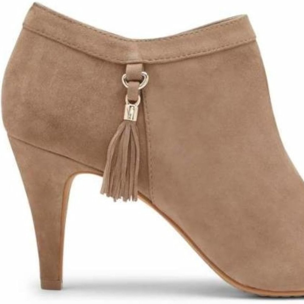 Vince Camuto Vecka Heeled Bootie Sz 8 Beige Suede Zip Up Tassel Almond